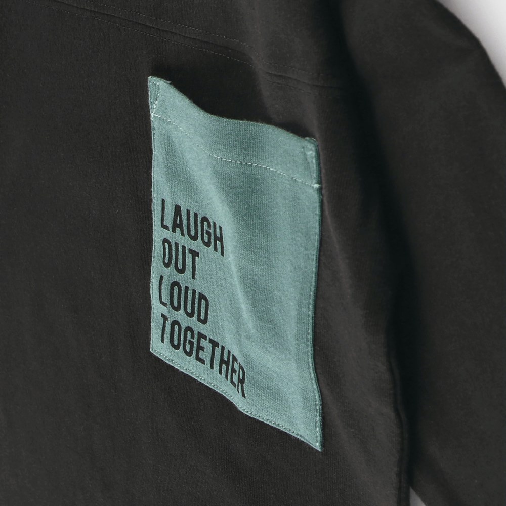 チャコールグレー