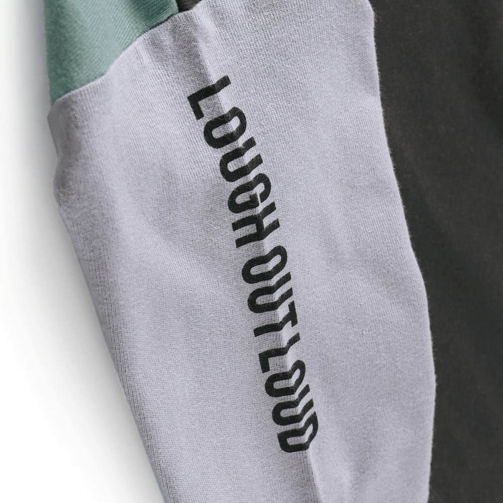 チャコールグレー