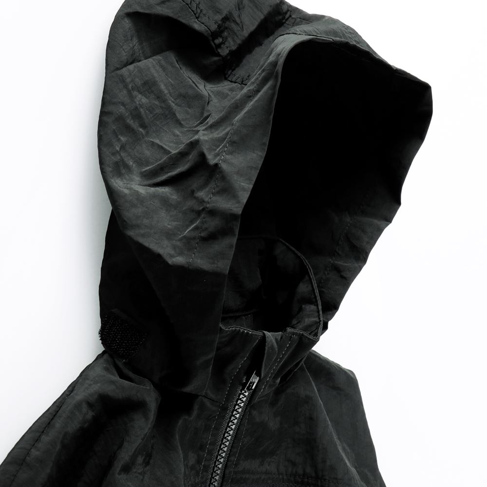 チャコールグレー