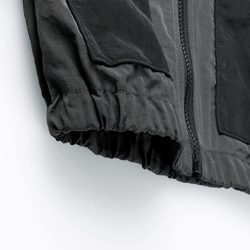 チャコールグレー