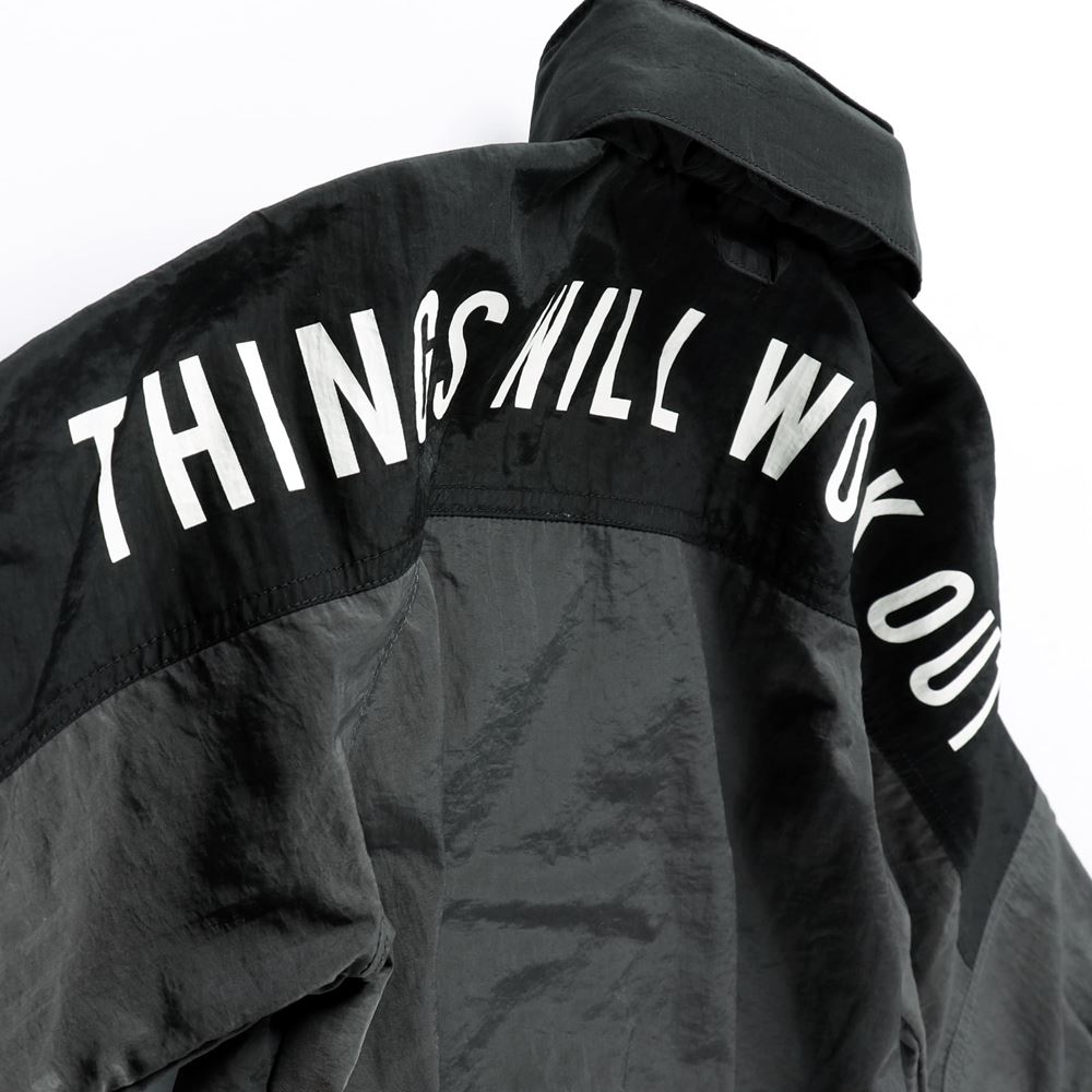 チャコールグレー