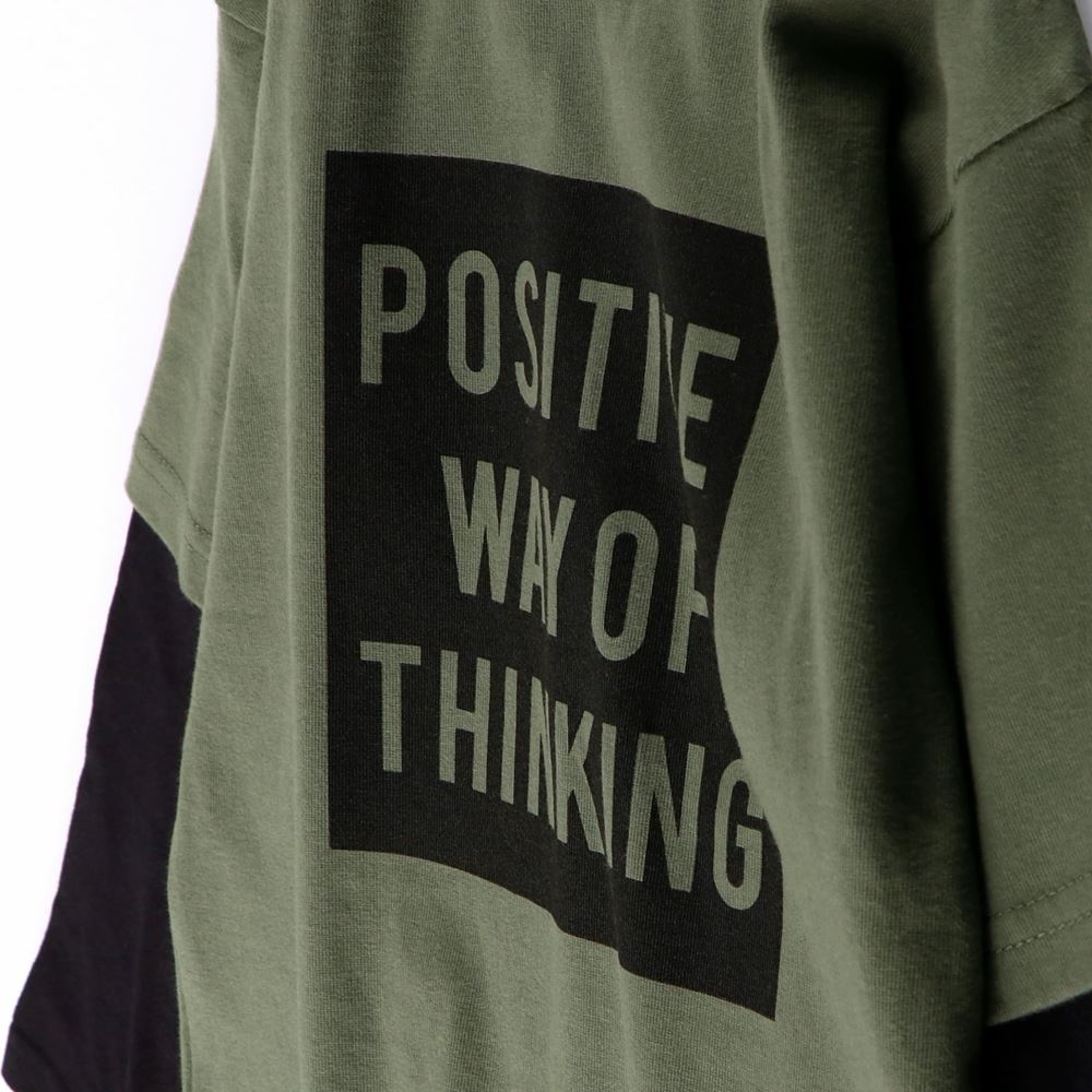 カーキグリーン