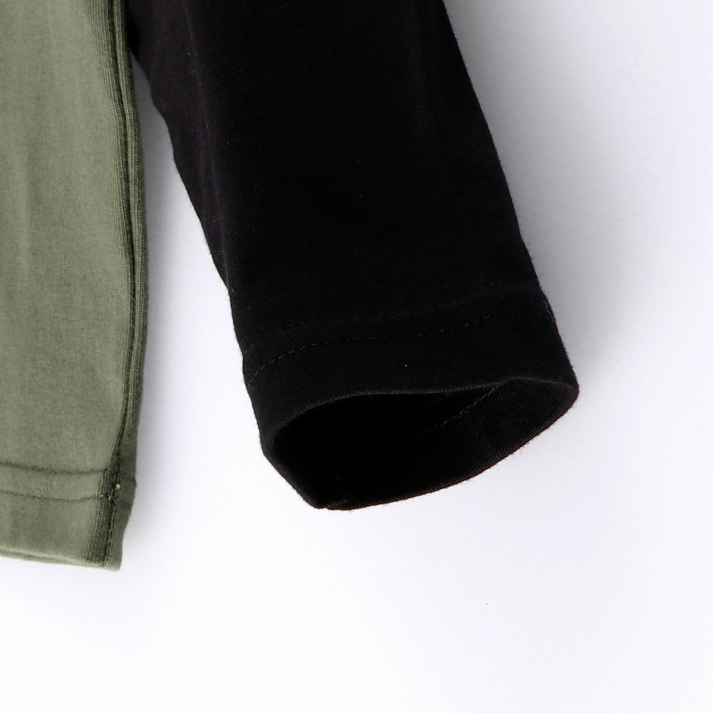 カーキグリーン