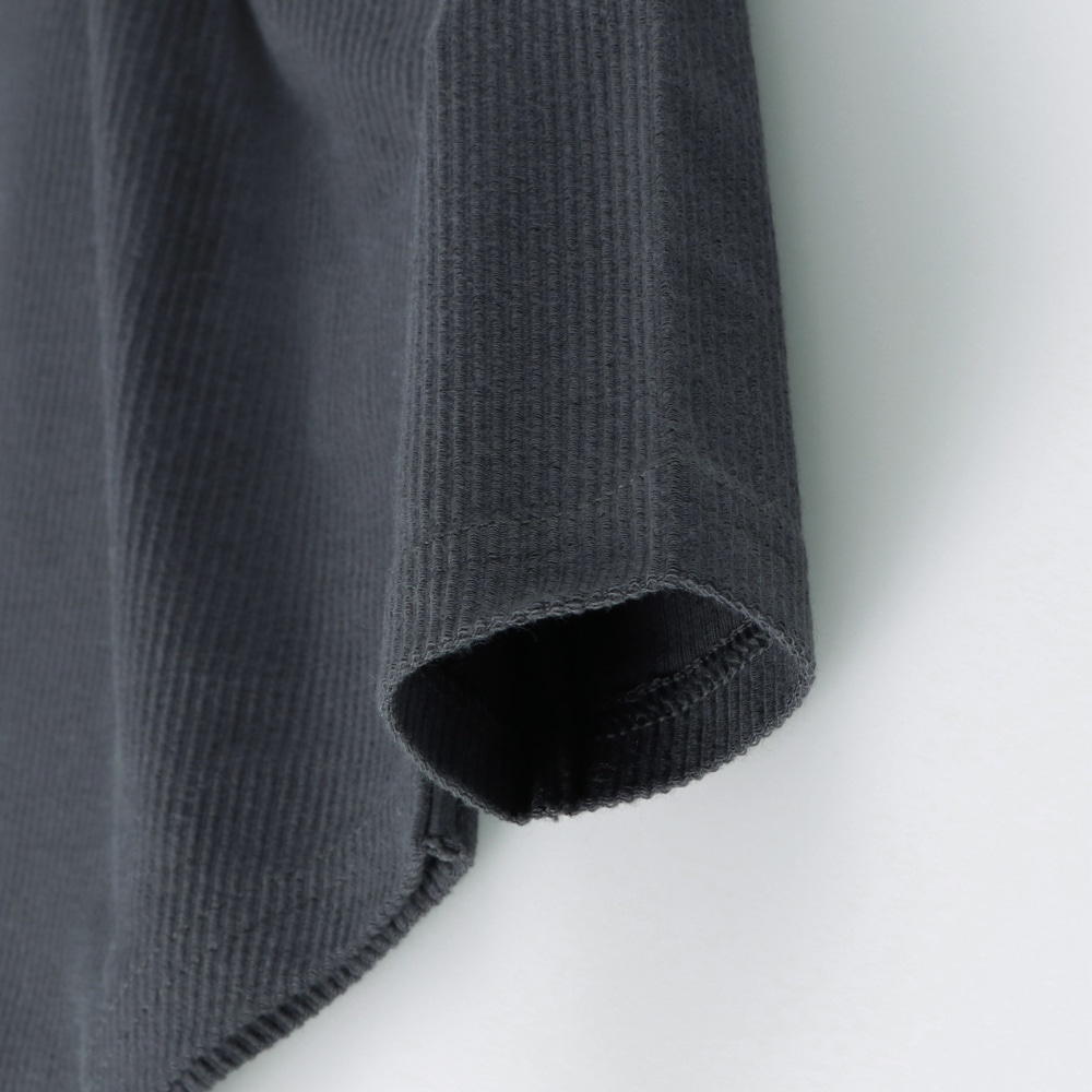 チャコールグレー