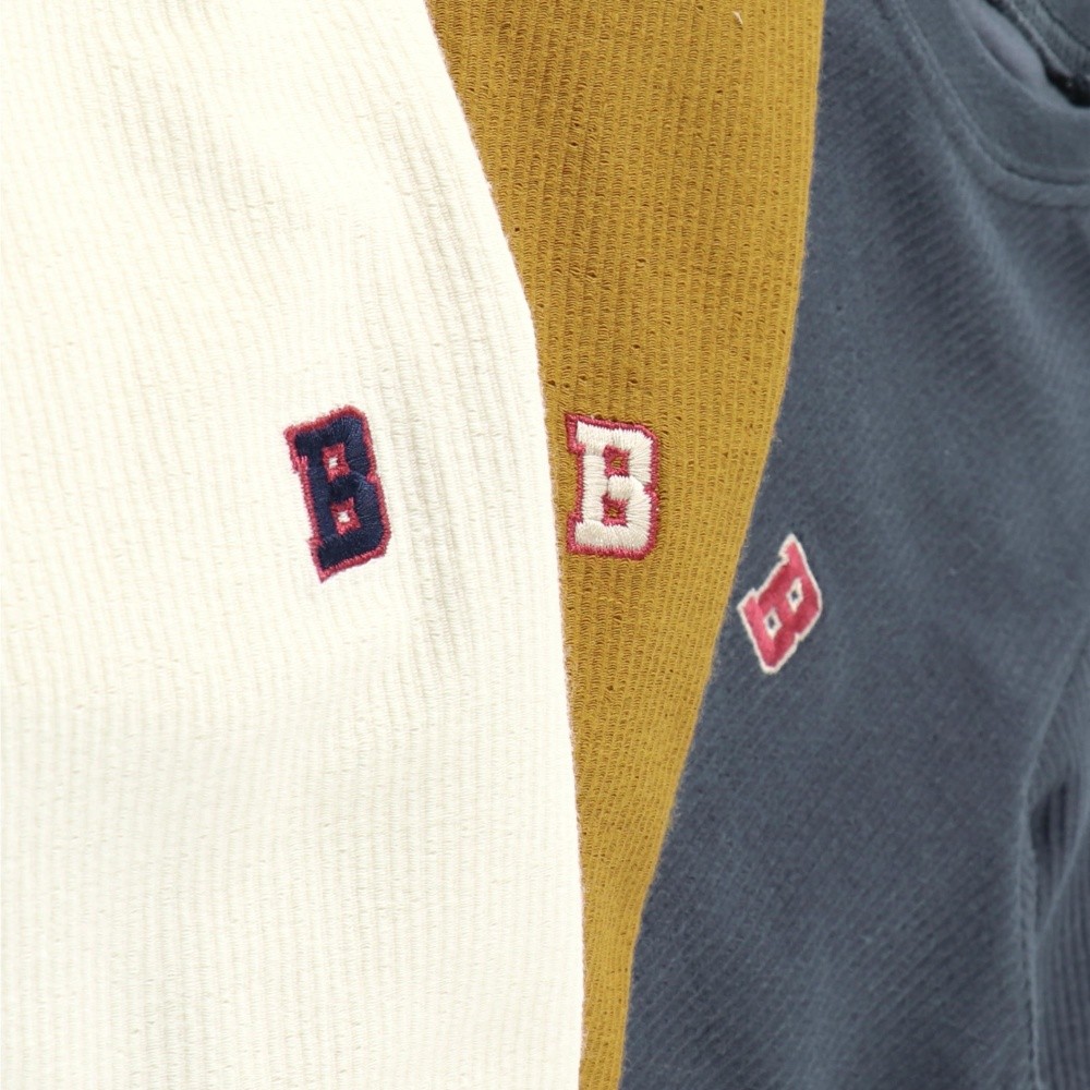 チャコールグレー