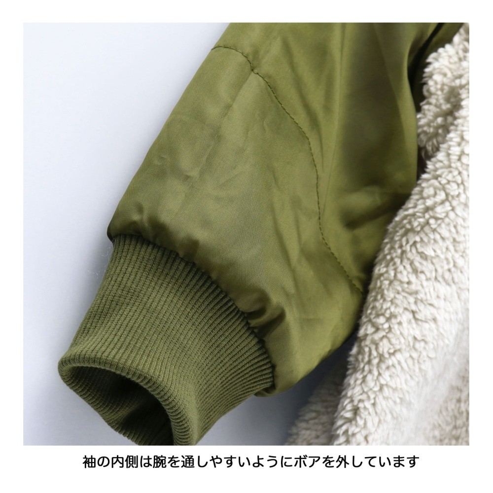 カーキグリーン