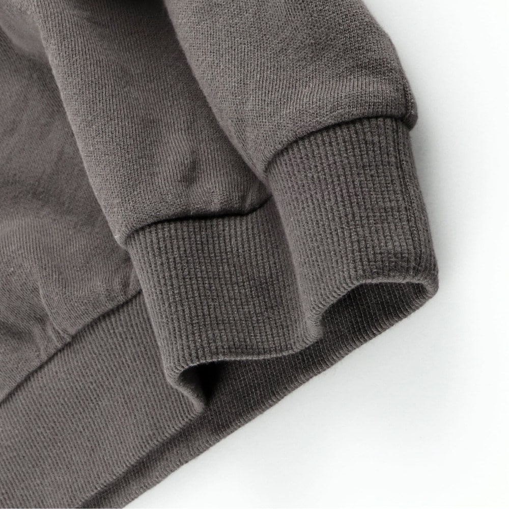 チャコールグレー