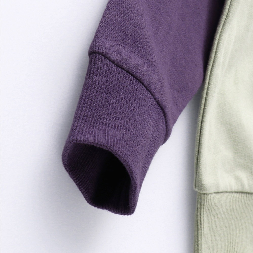 カーキグリーン