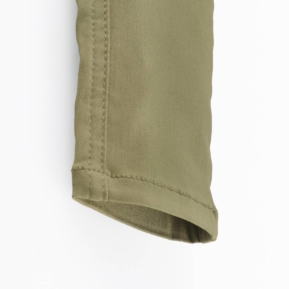 ライトベージュ