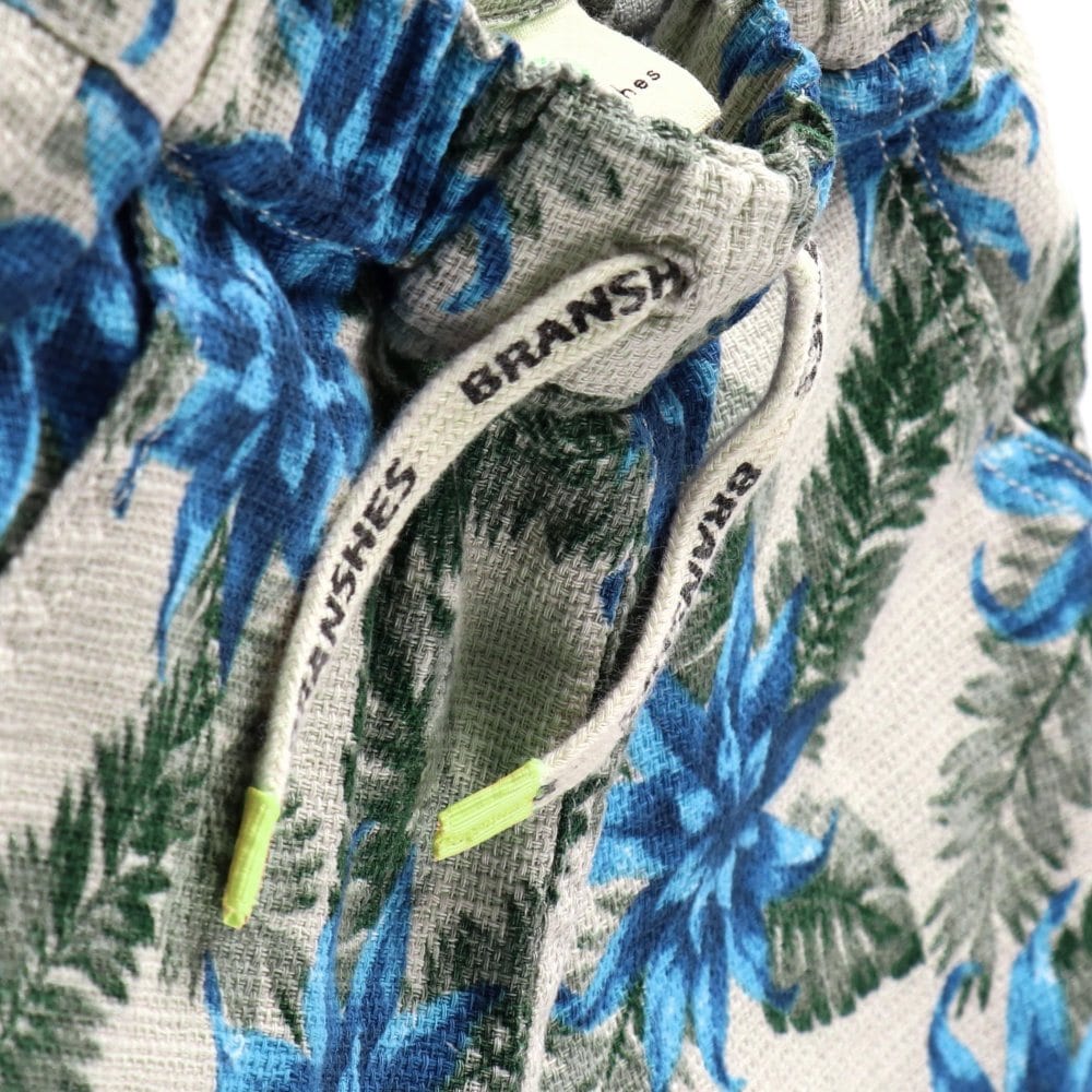 ライトベージュ