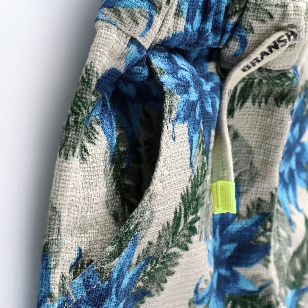 ライトベージュ