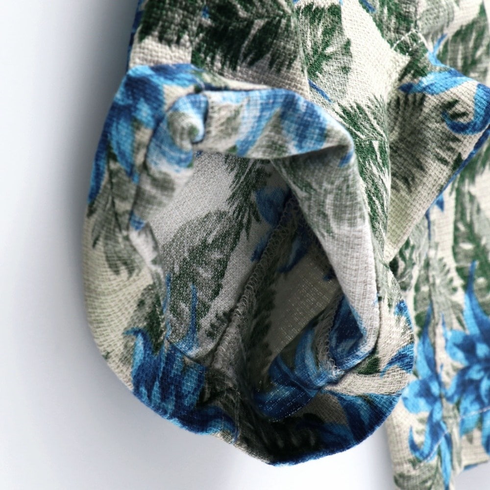 ライトベージュ