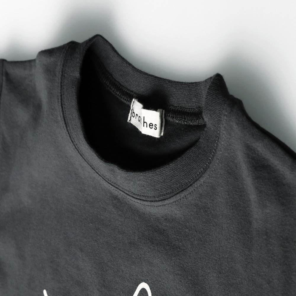 チャコールグレー