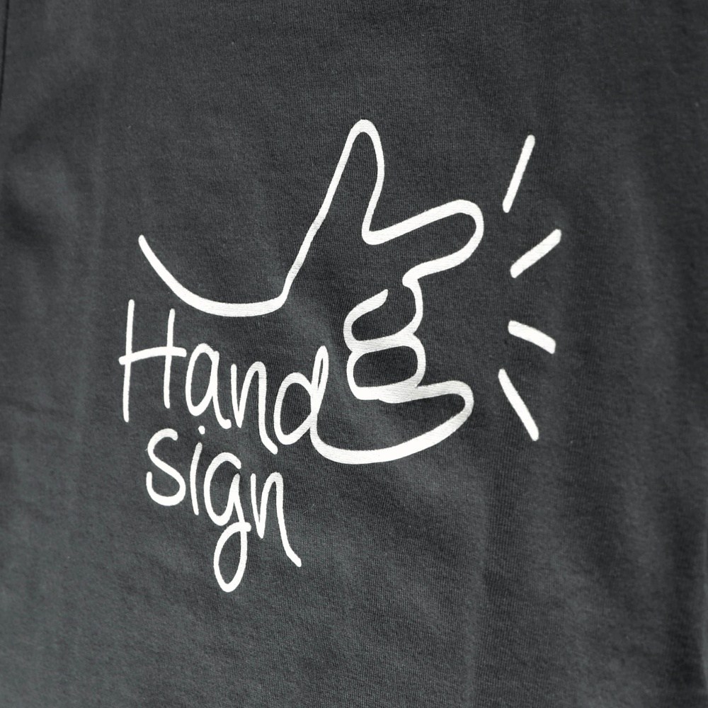 チャコールグレー