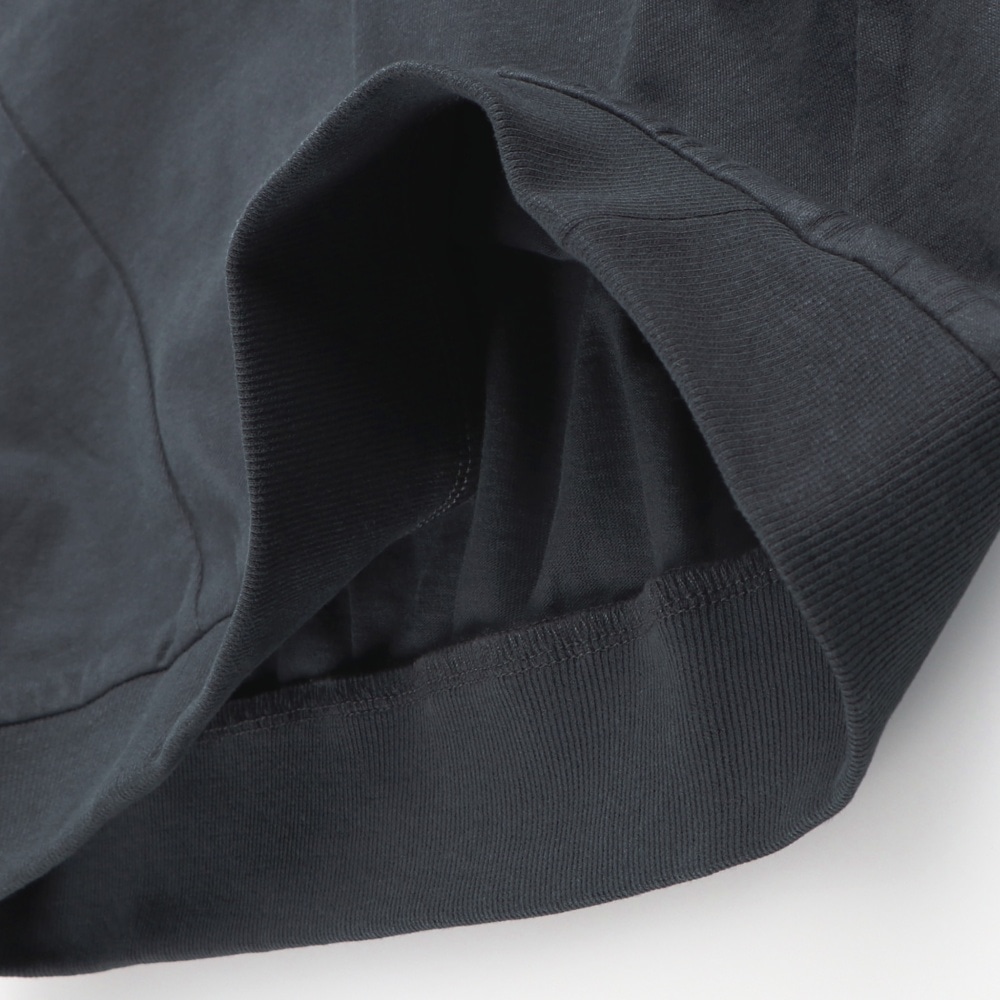 チャコールグレー