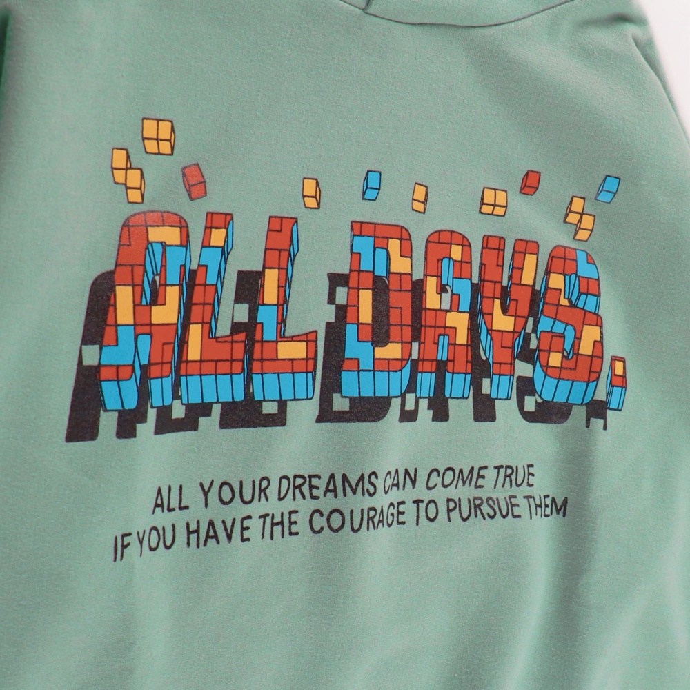 カーキグリーン