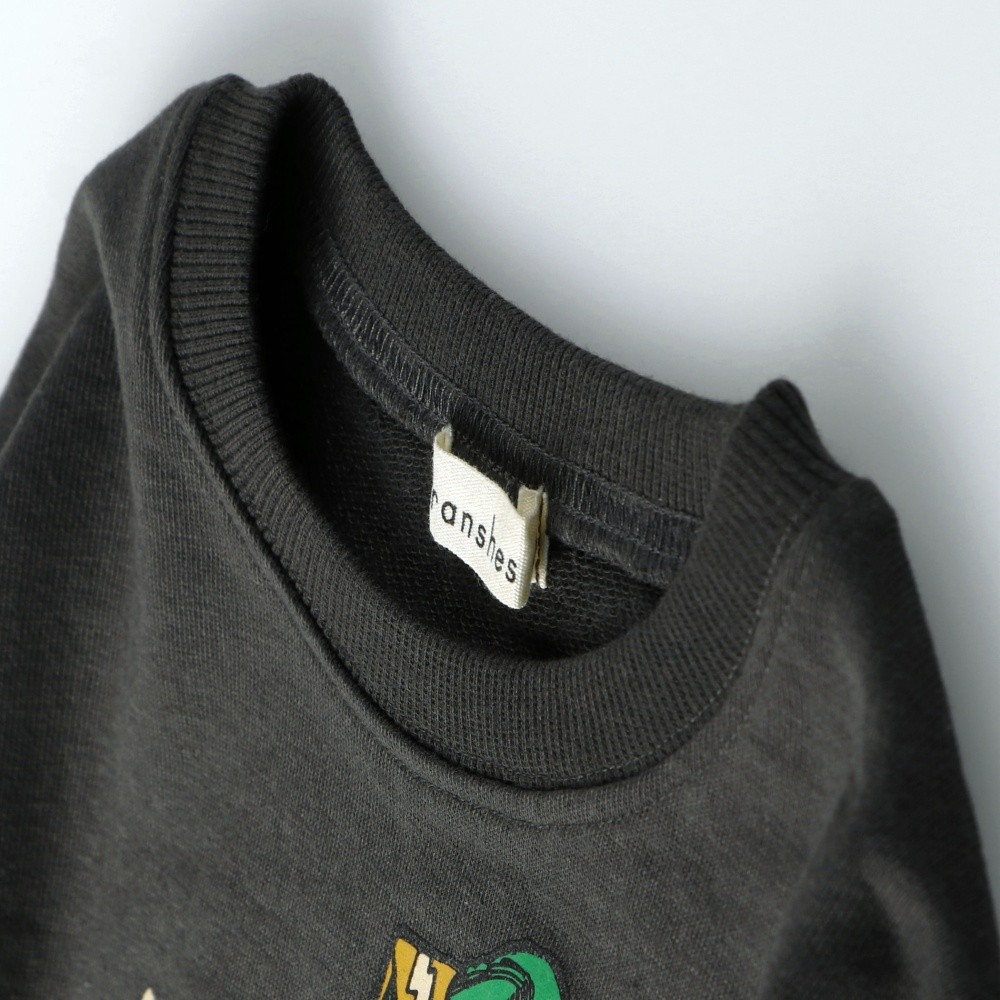 チャコールグレー