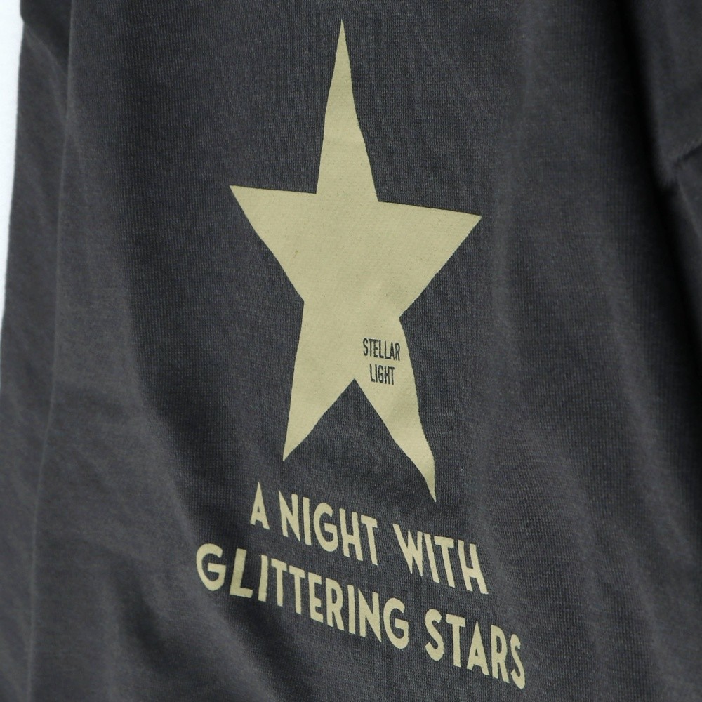 チャコールグレー