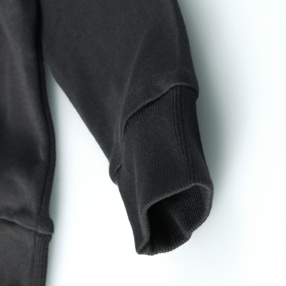 チャコールグレー