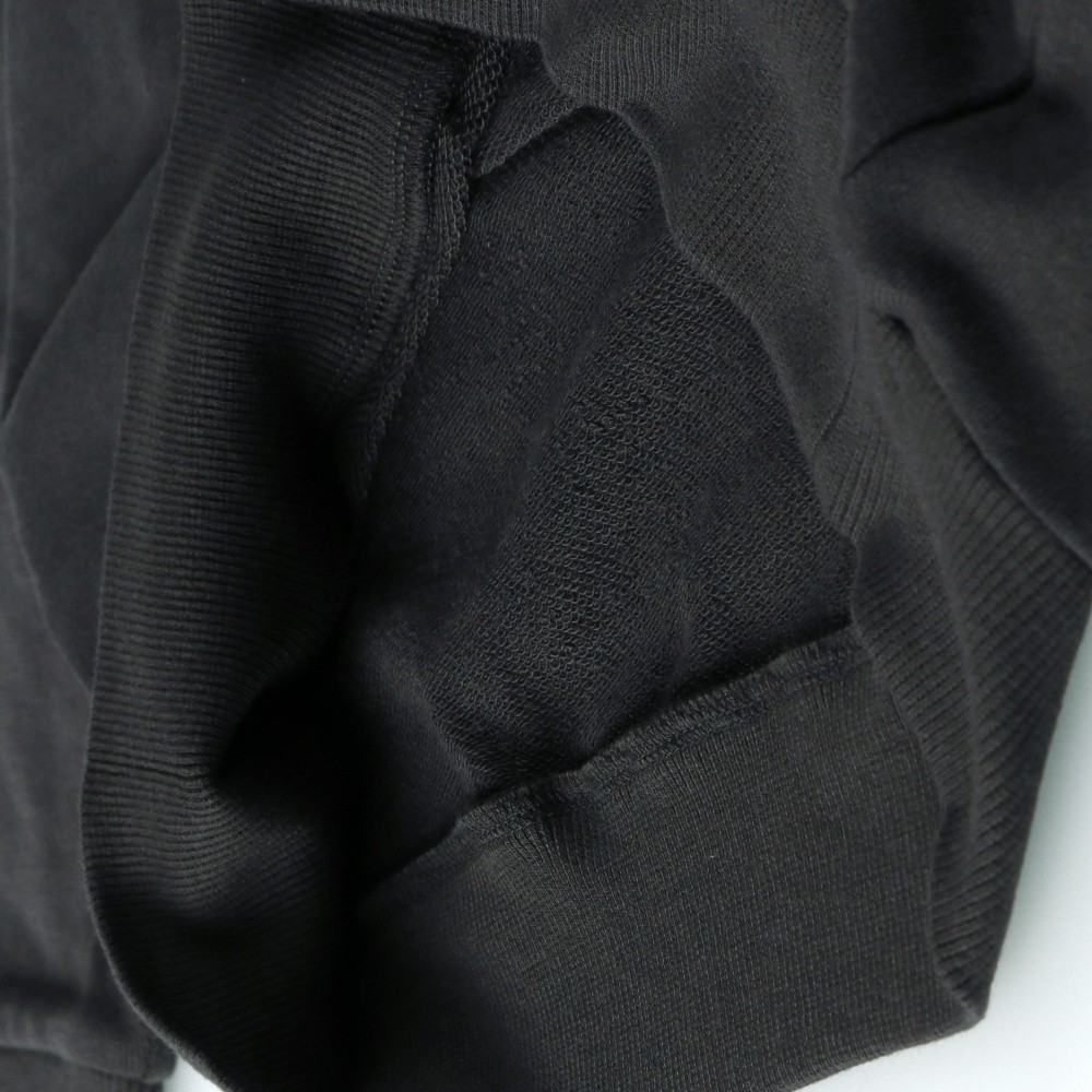 チャコールグレー