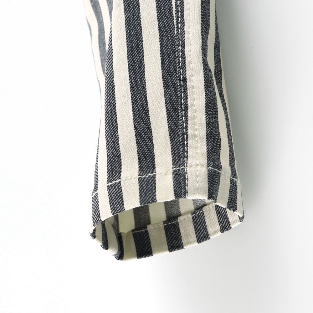 ネイビーブルー