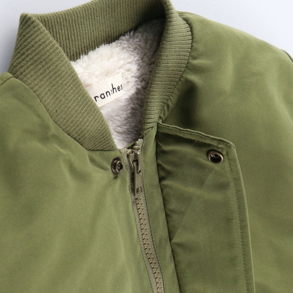 カーキグリーン