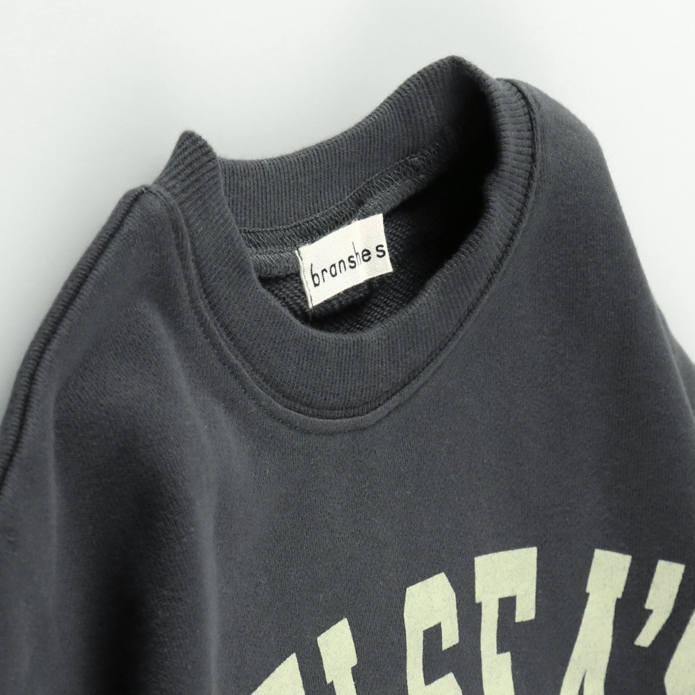 チャコールグレー