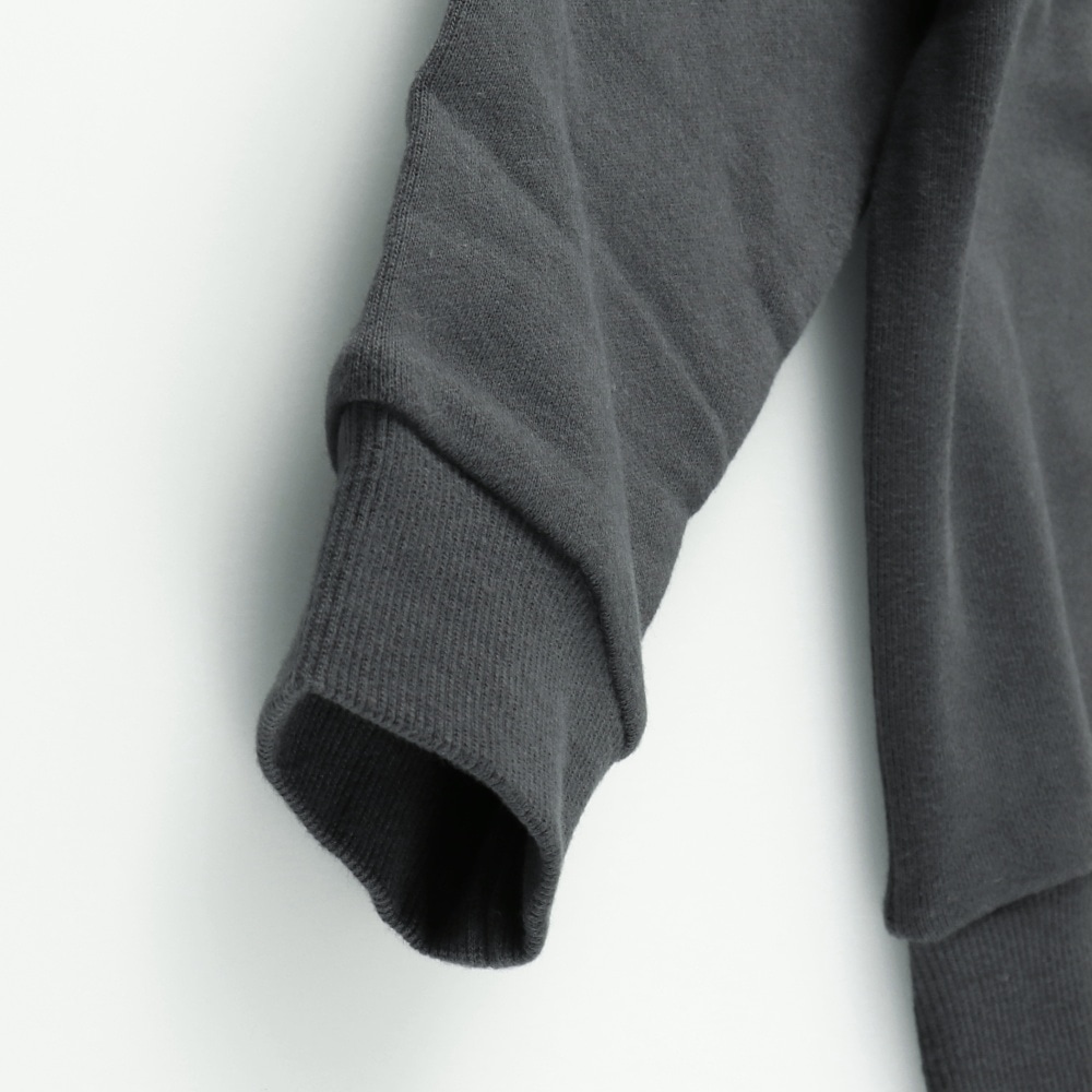 チャコールグレー