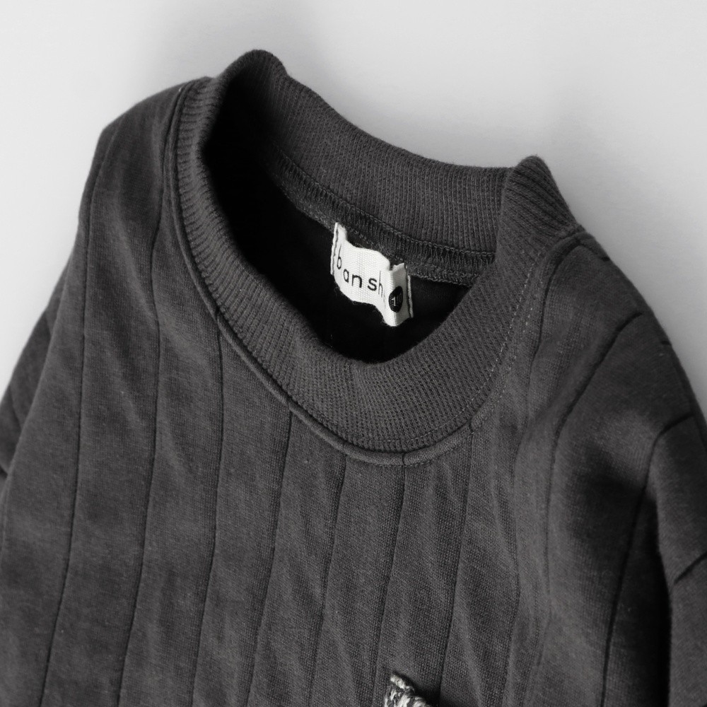 チャコールグレー