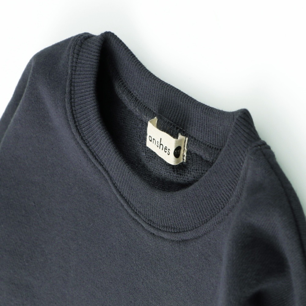 チャコールグレー