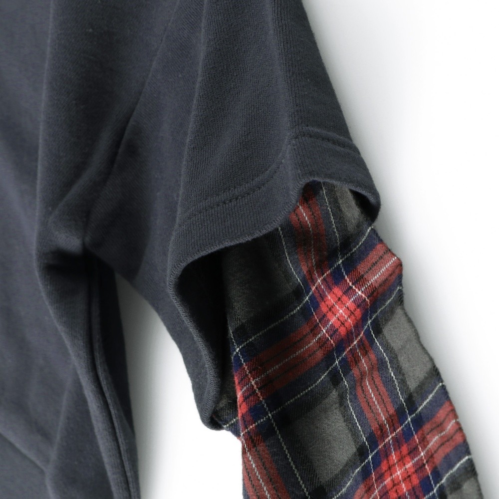 チャコールグレー