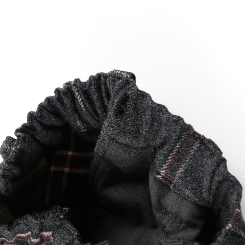 チャコールグレー