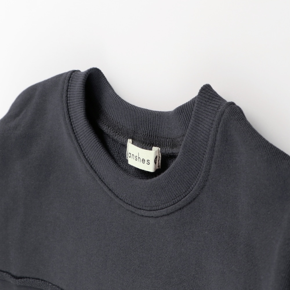 チャコールグレー