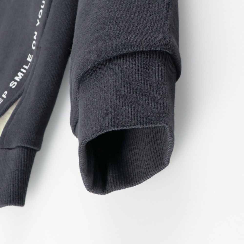 チャコールグレー