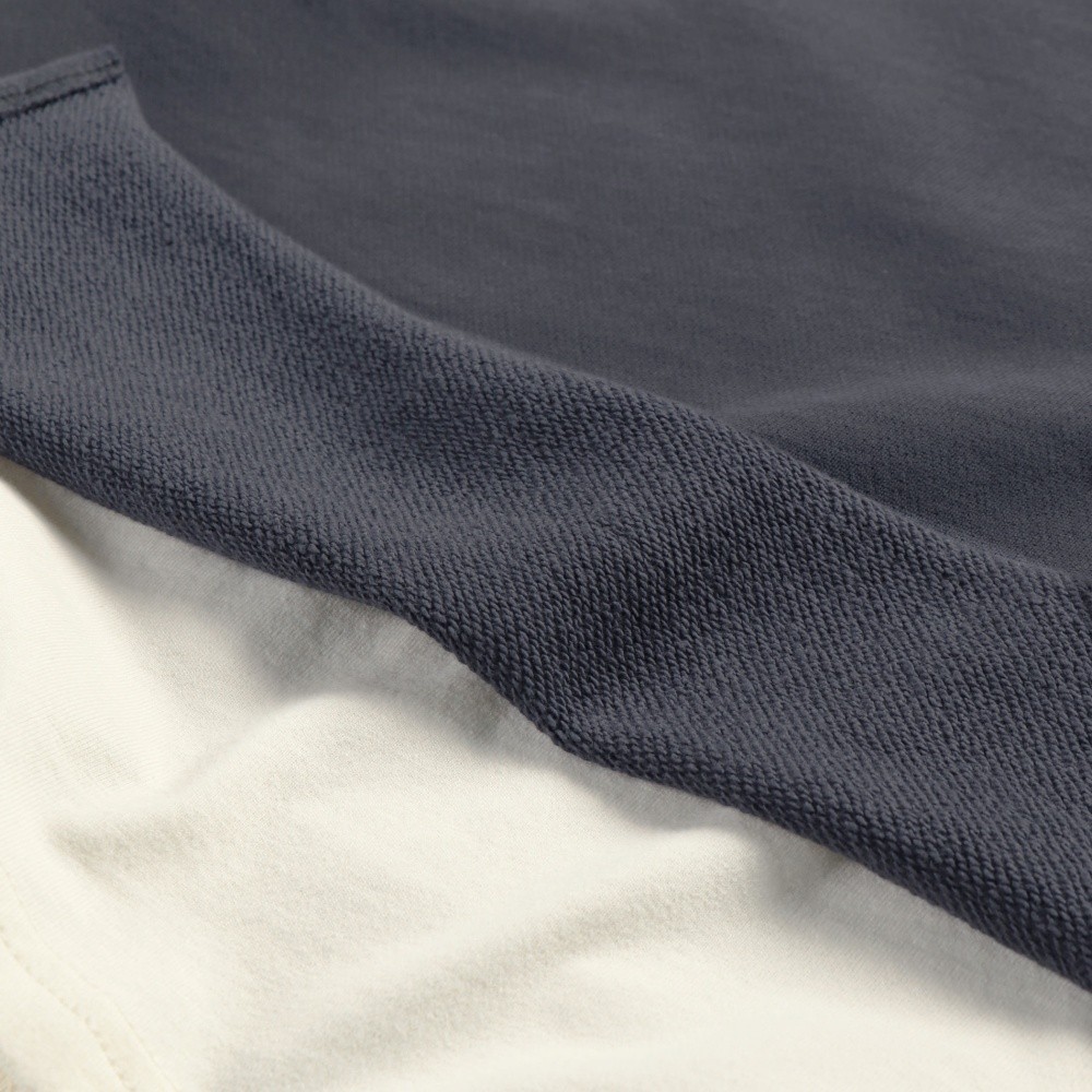 チャコールグレー