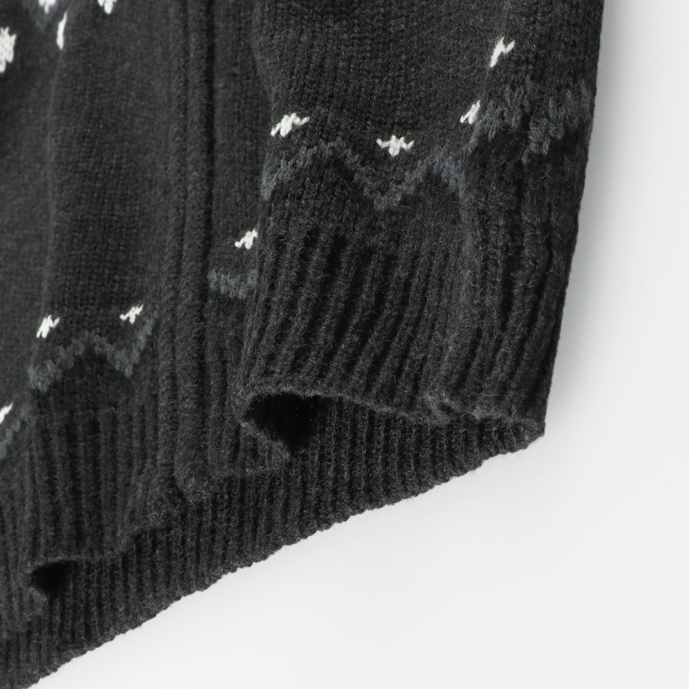 チャコールグレー