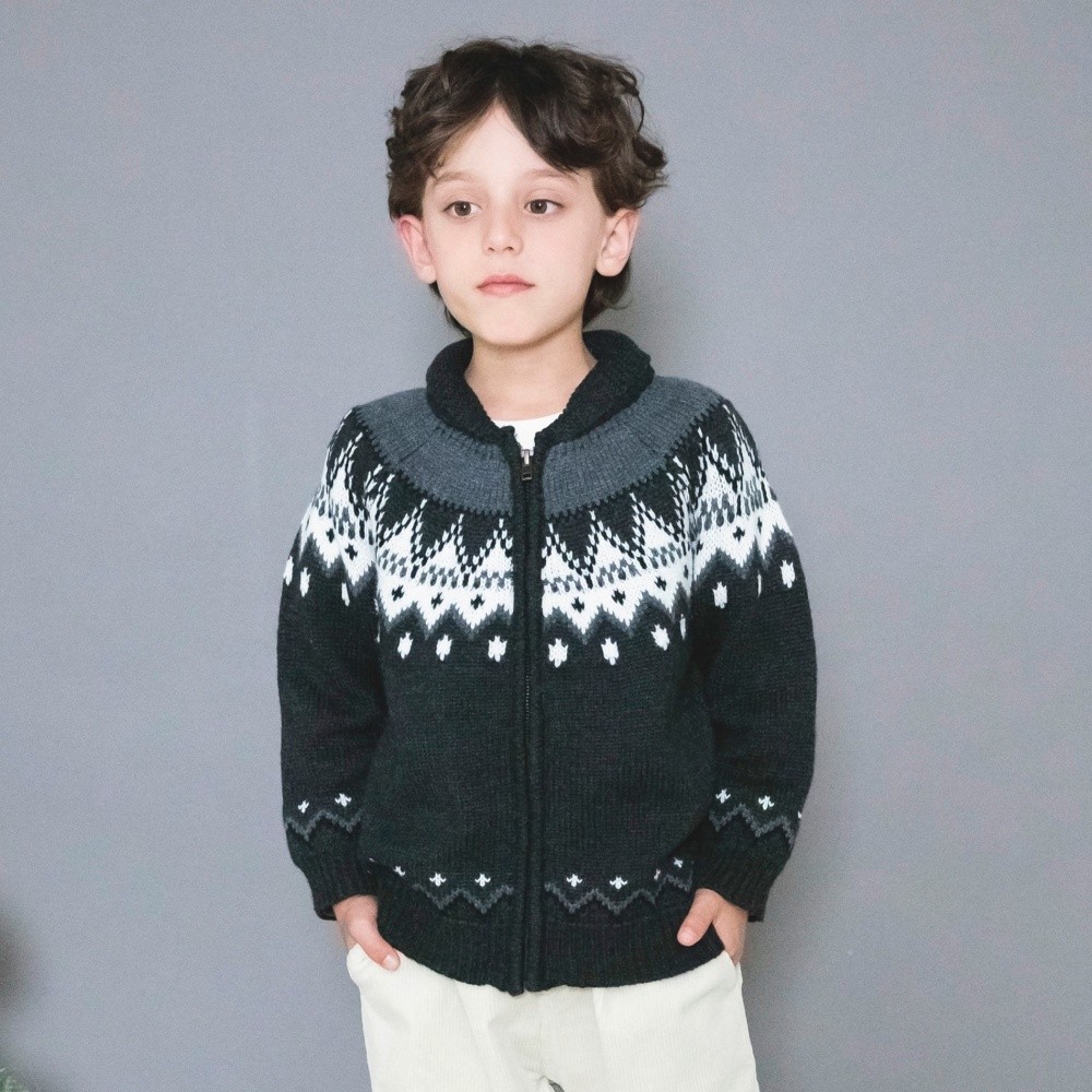 チャコールグレー