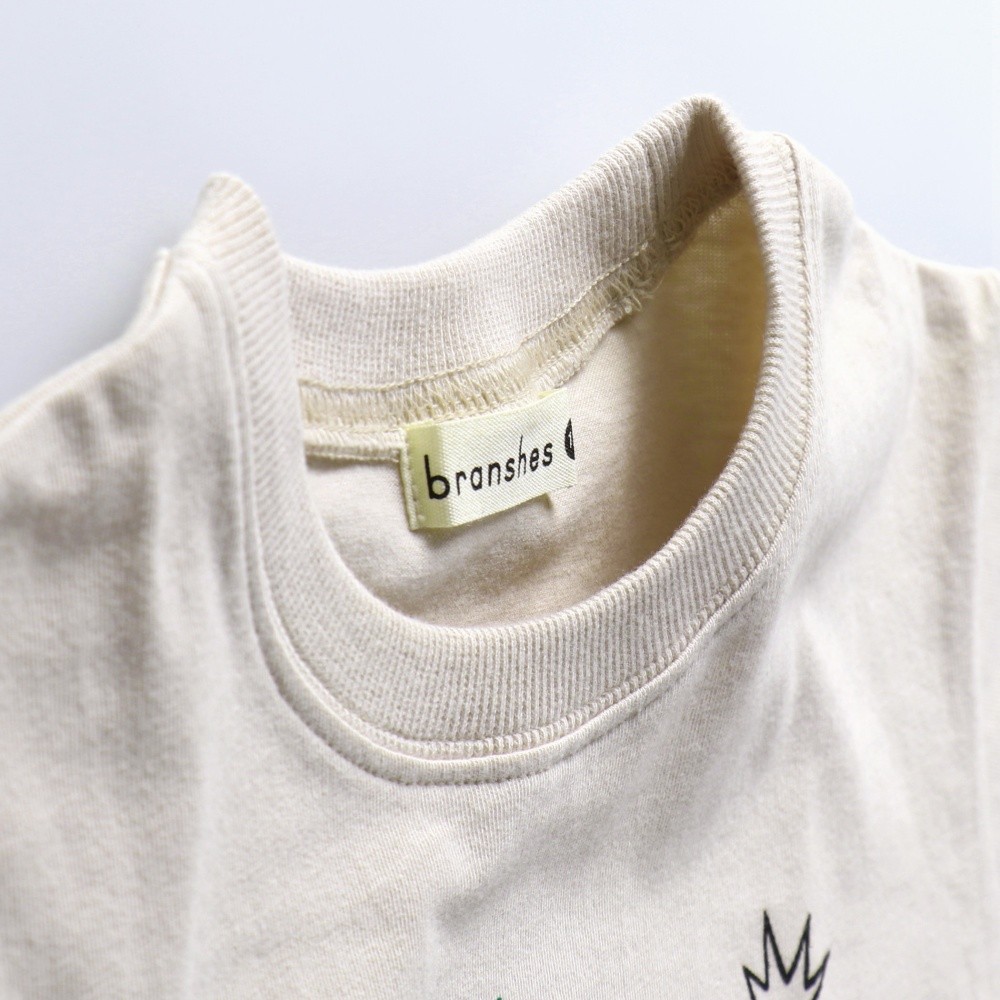 ピンクベージュ