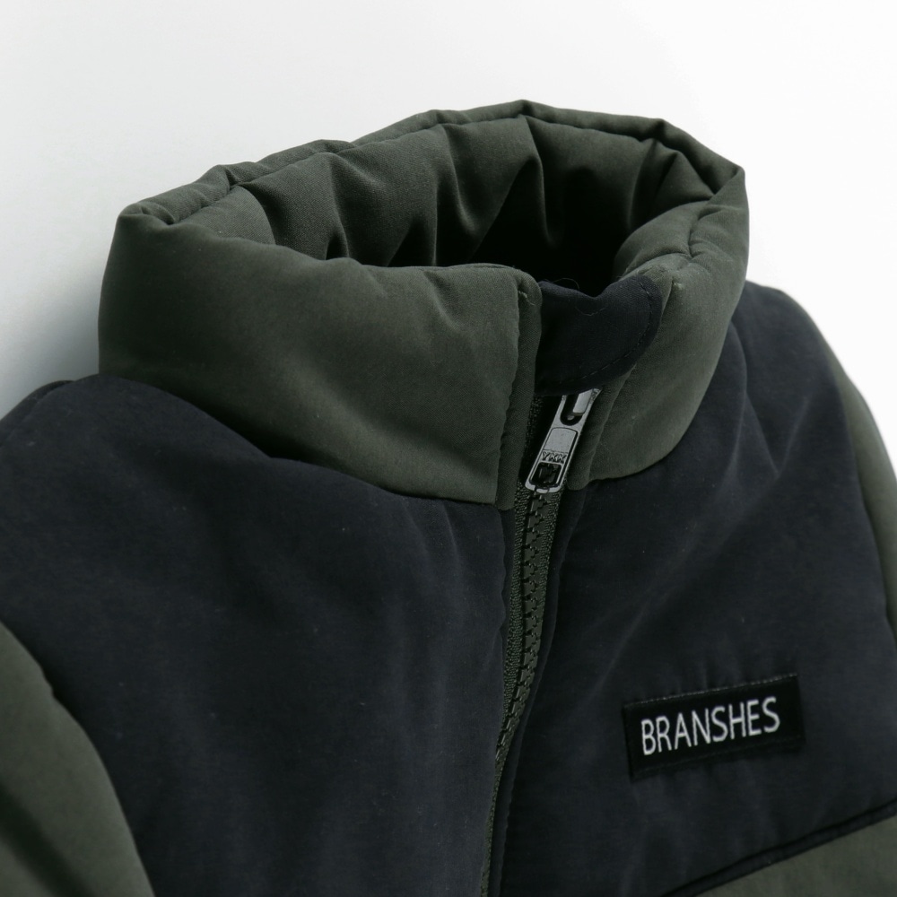 カーキグリーン