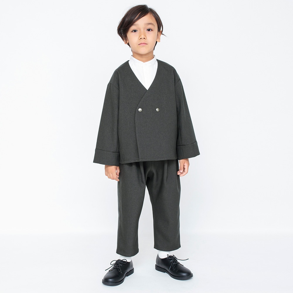 チャコールグレー