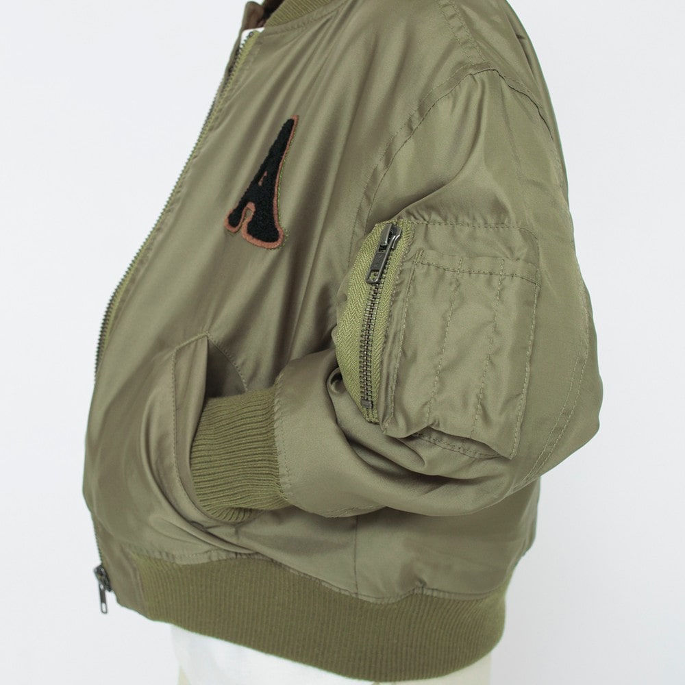 カーキグリーン