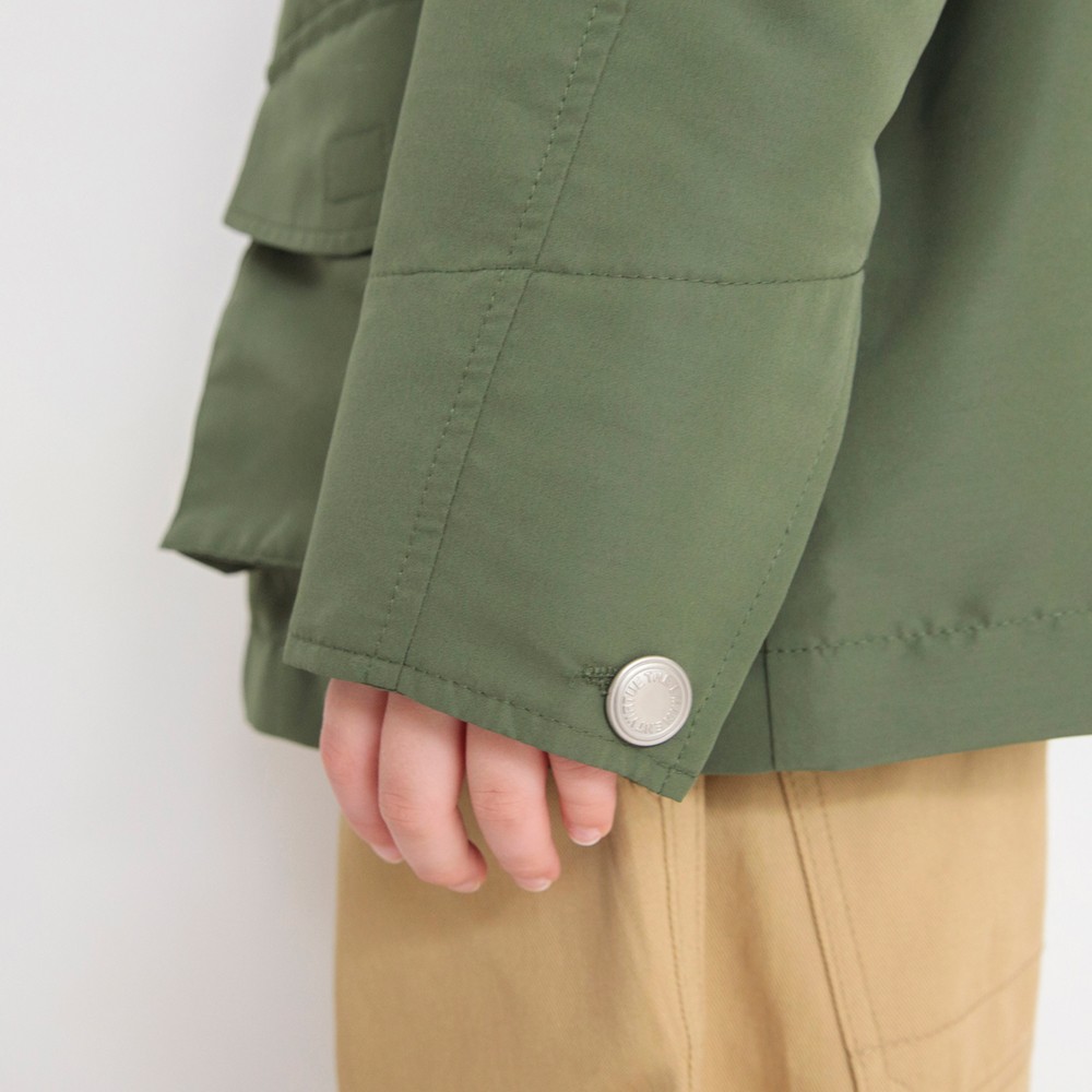 カーキグリーン