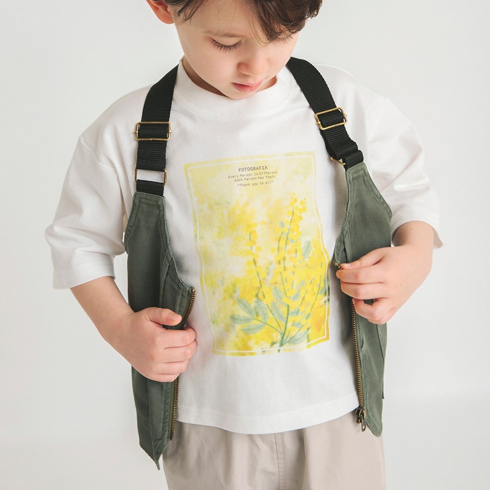 カーキグリーン