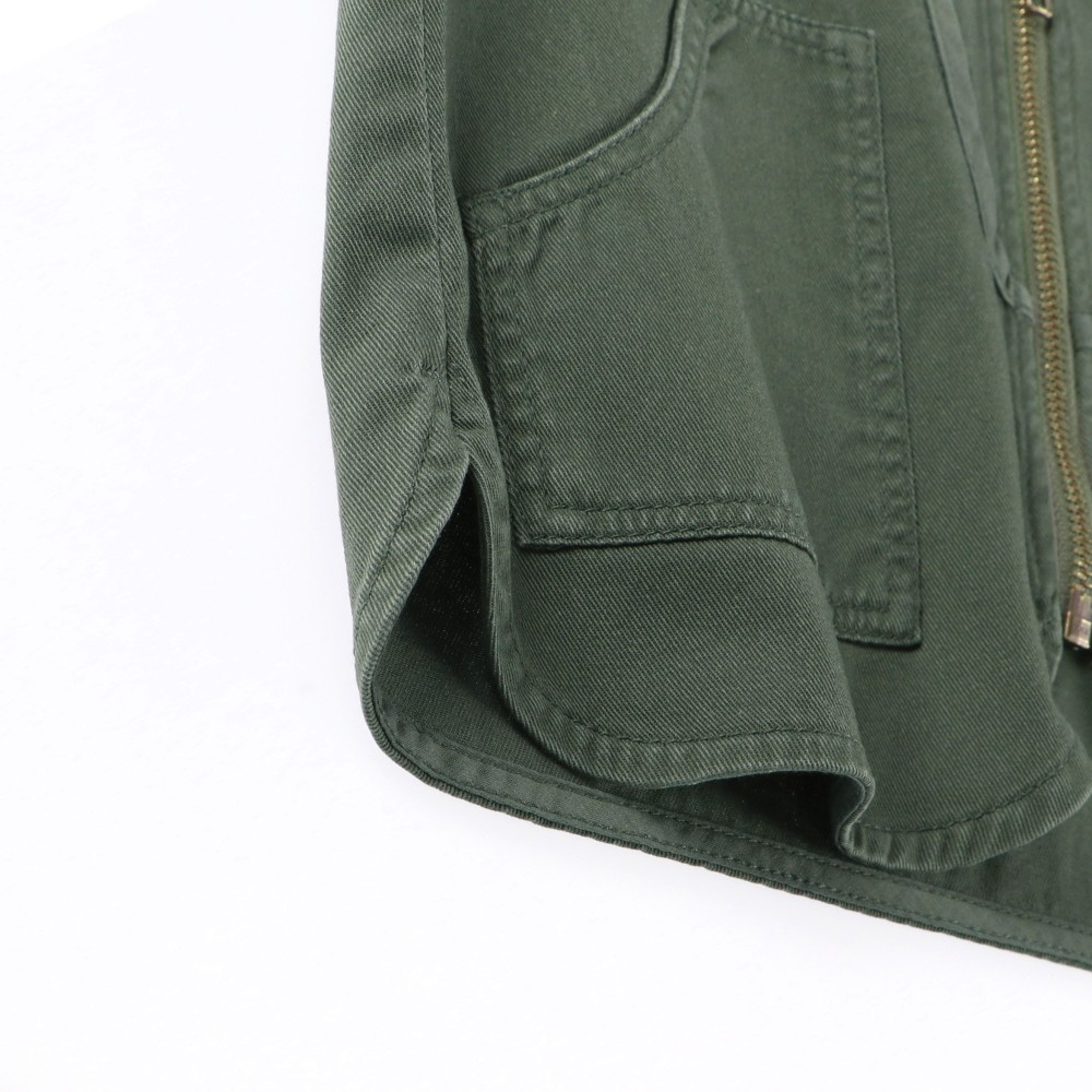 カーキグリーン