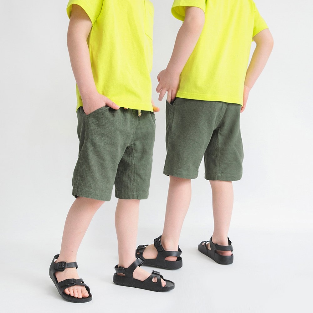 カーキグリーン