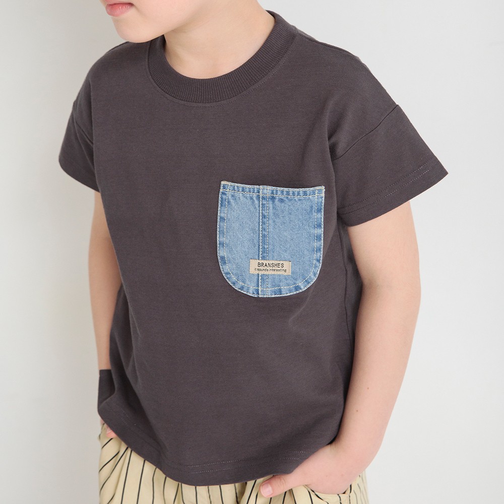 チャコールグレー