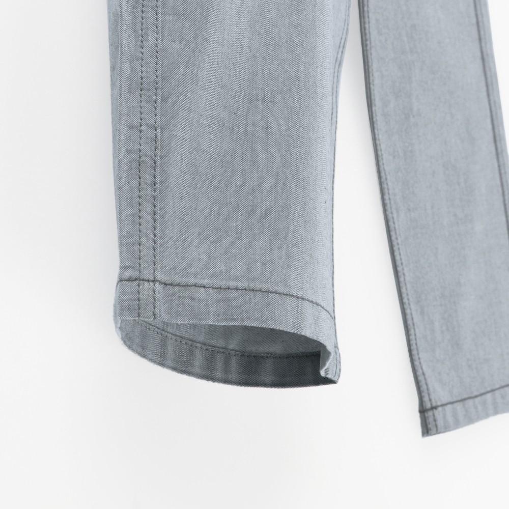 チャコールグレー