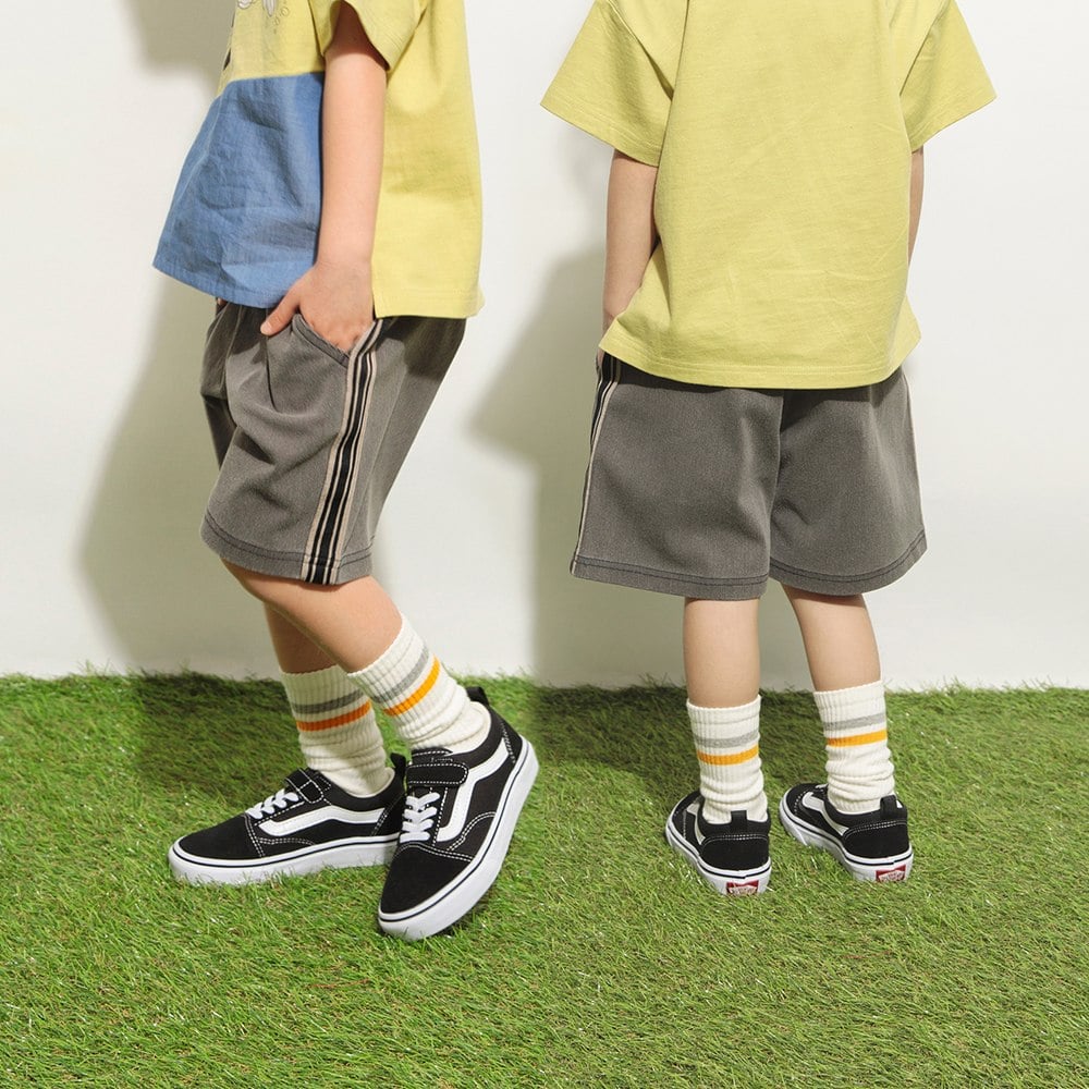 チャコールグレー