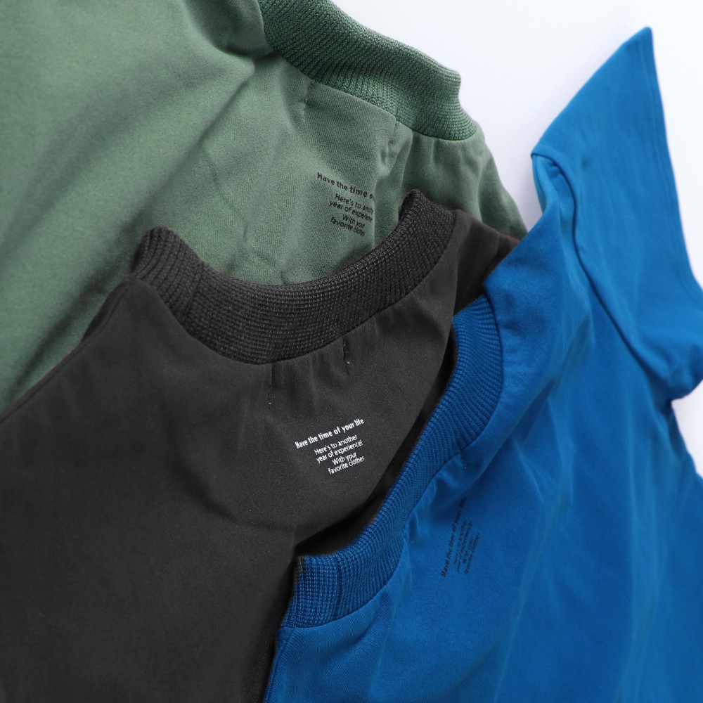 カーキグリーン