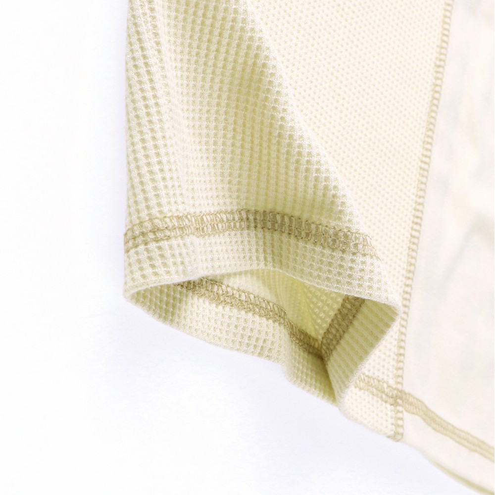 ライトベージュ